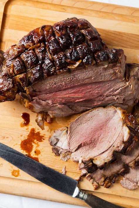 Serve a crowd with this easy roast leg of lamb rubbed with garlic, lemon juice and oregano then roasted until golden brown on the outside and pink on the inside. Leg Of Lamb Recipe, Lamb Roast Recipe, Roast Leg Of Lamb, Lamb Leg Recipes, Roast Lamb Leg, Cut Recipe, Lamb Recipe, Lamb Leg, Leg Of Lamb