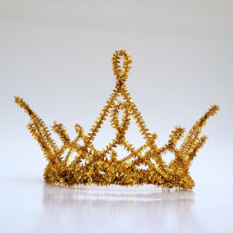 Evelyn Pipe Cleaner Crown by ALovelyGiraffe on Etsy Pipe Cleaner Crown, Golden Tiara, Craft Pipe Cleaner, Pipe Cleaner Crafts, Operation Christmas Child, Pipe Cleaners, Craft Show Ideas, Frozen Birthday, Pipe Cleaner