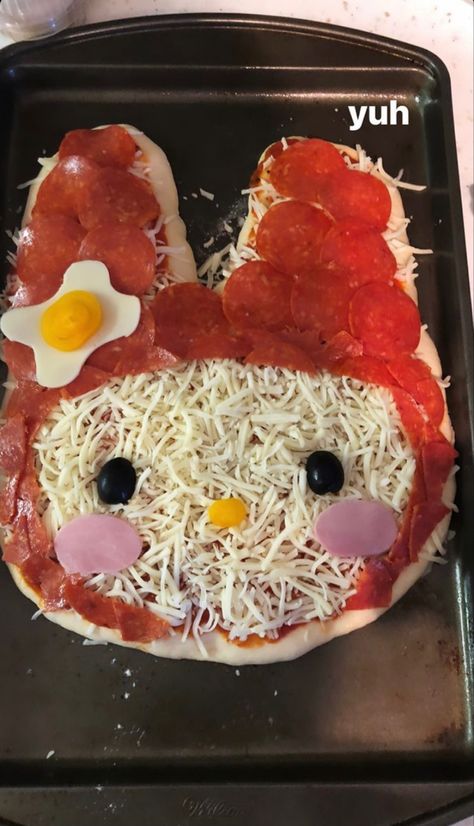 Kawaii Pizza Food, Cute Pizzas, Sanrio Birthday Ideas, My Melody Food, Sanrio Snacks, Cute Food Ideas, Hello Kitty Food, Sanrio Food, Kawaii Snacks