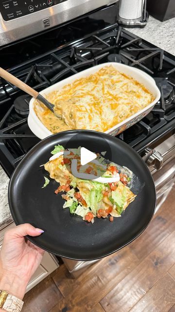 Amy Draper Darley on Instagram: "🥘QUICK & EASY dinner idea! These White Chicken Enchiladas are AMAZING!!!! (recipe below 👇)  🗒️ White Chicken Enchiladas Directions: 1. Add 3 pounds of boneless, skinless chicken breasts to crockpot & seasons with 2 tablesppins of oil oil, salt and pepper, 1/4 tsp of garlic powder,  1 tsp onion powder, 1/2 tsp paprika, and add 1/2 cup of low sodium chicken broth. 2. Cook about on high for 3 hours. 3. Remove chicken from crockpot and shred chicken. Then, mix shredded chicken with 8oz of cream cheese and about 1/2 cup of shredded cheese blend and add garlic powder to taste. 4. In a sprayed 13x9 baking dish, stuff the chicken mixture into soft flour tortillas and line in baking dish. 5. For the green chili enchilada sauce, whisk 3 tbsp butter and 3 tbsp flou Amy Darley Recipes, Green Chili Enchilada Sauce, Chili Enchilada Sauce, Soft Flour Tortillas, Crockpot Chicken Enchiladas, Shred Chicken, Mexican Enchiladas, White Chicken Enchiladas, Mexican Meals