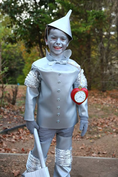 Tin Man DIY Costume part of family Wizard of Oz costumes for Halloween Mega Man Costume, Diy Tin Man Costume, Munchkin Costume, Tin Man Costume, Lollipop Guild, Diy Costumes Men, Tin Man Costumes, Family Costumes Diy, Wicked Witch Of The West