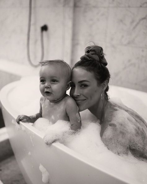 Mary Lawless Lee (@marylawlesslee) • #happilygrey #baby #Navy #bubbles #bubblebath #bathtime #bathtub #motherhood #mom #smiles #happiness #scrunchie Mommy And Me Bathtub Photoshoot, Mom And Baby Photography, Mom With Baby, Mary Lawless Lee, Bath Pictures, Motherhood Photos, Mother Baby Photography, Mommy And Baby Pictures, Joy Instagram