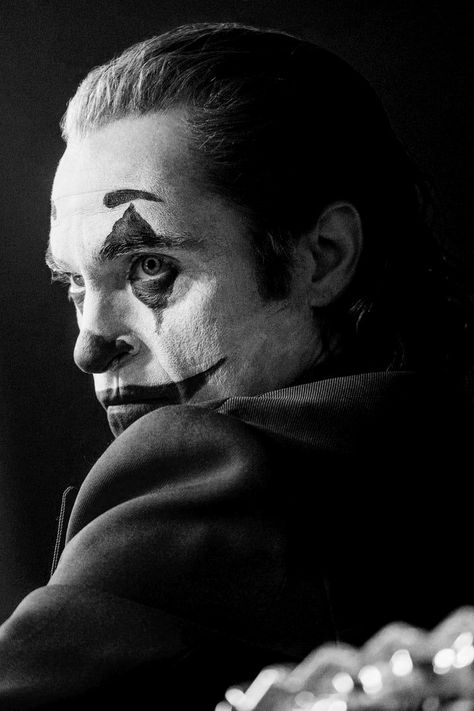 Joker Face Tattoo, Joker Art Drawing, Black And White Photography Portraits, Be Legendary, Famous Portraits, Fountains Backyard, 얼굴 드로잉, Black Paper Drawing, Joker Tattoo