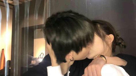 Ulzzang Couple Kiss, Asian Boyfriend, Asian Couple, Nct Johnny, Couples Vibe, Couple Selfies, Ulzzang Couple, Korean Couple, Kissing Couples