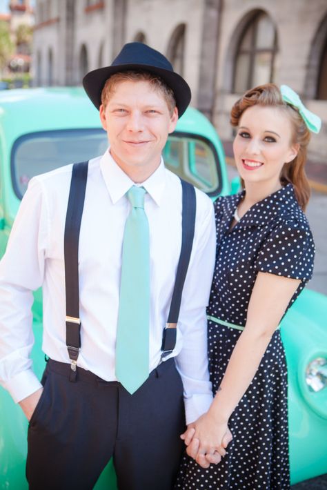 Retro 30s Pinup Engagement & Great Gatsby Wedding - Pinup Wedding, Retro Prenup Shoot, Pinup Couple Photoshoot, Retro Diner Engagement Photos, Rockabilly Engagement Photos, Rockabilly Couple, Bonnie And Clyde Photos, Retro Costume, Look Boho Chic