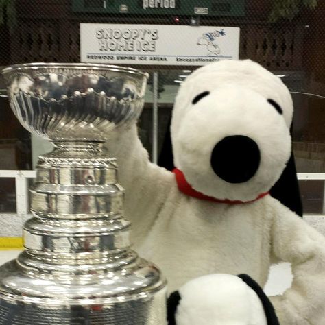 Attention hockey fans! The Stanley Cup is making a special appearance this Saturday at the Charles Schulz Museum. Snoopy Olympics, Snoopy Playing Hockey, Charles Schulz Snoopy, Snoopy Christmas Sculptures & Statues, Santa Rosa California, Charles Schulz, Research Center, Hockey Fans, Snoopy Love