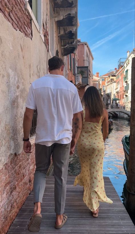 Italian Summer Romance, Venice Couple Aesthetic, Italian Honeymoon Aesthetic, Europe Couple Aesthetic, Italy Love Aesthetic, Italy Romance Aesthetic, Couple In Italy Aesthetic, Italy Aesthetic Couple, Italian Couple Aesthetic