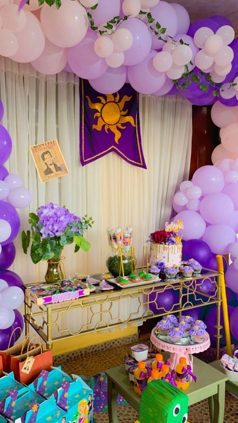 Tangled Decorations Party, Tangled Theme Cake, Tangled Themed Prom, Homecoming Dance Decorations, Sweet 15 Decorations, Tangled Birthday Party Ideas, Tangled Theme, Fairytale Ball, Tangled Birthday Party