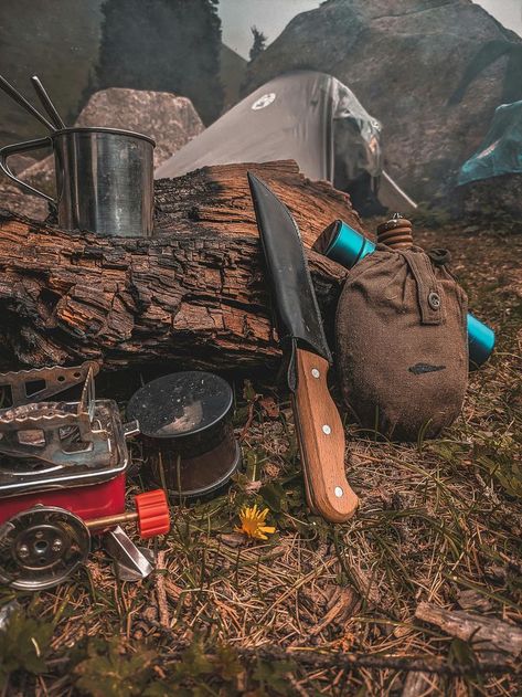 Credits: Zaiwizi camping / camping aesthetic / nature / forest aesthetic / camping food / glamping outfit / glamping aesthetic / camping meals / camping hacks / camping essentials / car camping / tent camping / nature photography / beautiful images nature Glamping Outfit, Aesthetic Camping, Car Tent Camping, Bushcraft Gear, Best Camping Gear, Camping Aesthetic, Bushcraft Camping, Camping Adventure, Camping Checklist