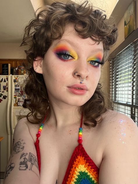 Pride Fest Makeup, Pride Makeup Subtle, Makeup Ideas Pride, Pride Day Makeup, Lesbian Flag Eyeshadow, Pride Inspired Makeup, Pride Eyeshadow Looks, Pan Flag Makeup, Simple Pride Outfit