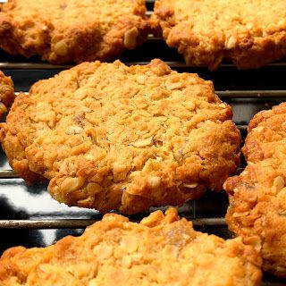 Relatively Healthy Crunchy, Chewy, Sugar Free Stem Ginger Oat Biscuits, Oat Biscuits Recipe Healthy, Healthy Oat Biscuits, Healthy Biscuits For Kids, Oat Biscuits Recipe, Oat Biscuit Recipe, Biscuit Recipes Uk, Sugar Free Biscuits, Oat Biscuits, Oatmeal Biscuits