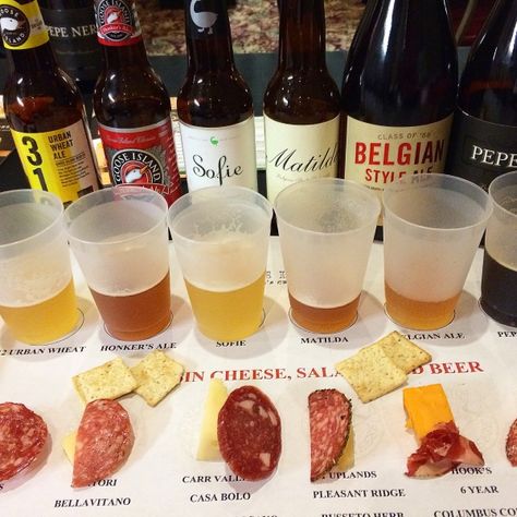 How to Create a Beer and Cheese Board Pairing #beerpairings #craftbeer #cheeseboard Beer Food Pairings, Brewery Decor, Craft Beer Recipes, Beer Tasting Parties, Urban Bar, Beer Dinner, Beer Pairing, Beer 101, Cooking With Beer