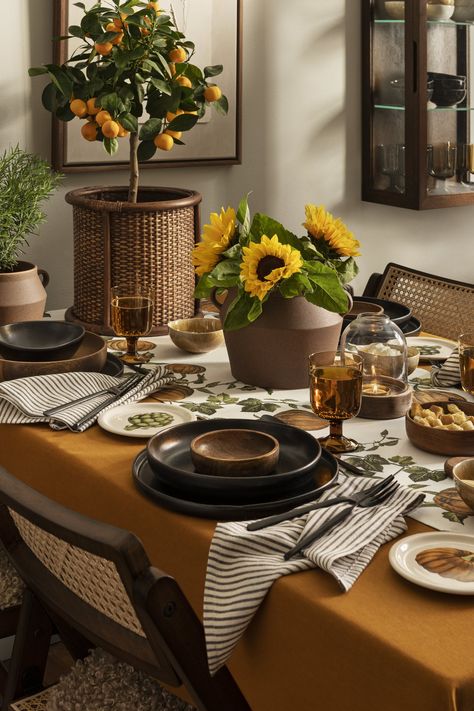 H&M's Newest Affordable Home Line Has All the Cozy Things You Need This Fall H M Home Decor H&m, H M Home Decor, Tuscan Interior, Mango Wood Bowls, Cozy Things, Hm Home, Pot Lights, Living Comedor, H&m Home