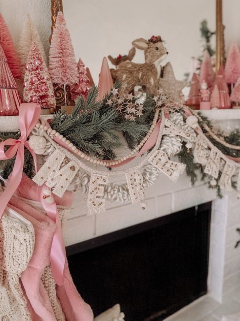 Christmas Garland Pink, Christmas Decor Ideas Girly, Christmas Decor For Mantle With Tv, Pink Christmas Home Decor, Pink Christmas Wall Decor, Feminine Christmas Decor, Vintage Pastel Christmas Decor, How To Decorate Mantle For Christmas, Pink Garland Christmas