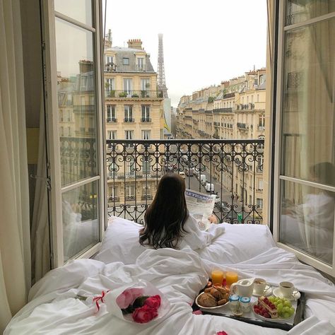 Calming Photos, Paris Photo Ideas, Vision Board Pics, France Love, Paris Dream, Paris Vibes, Paris Girl, Music On Spotify, Friend Poses Photography