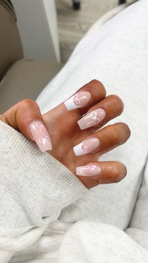 bow nails coquette Bow Detail Nails, Coquette French Nails, Bow Square Nails, French Tip Acrylic Nails With Bow, Coquette Nails Coffin, Coffin Bow Nails, Square Nails With Bow, Bow Nails Almond, How To Draw A Bow On Nails