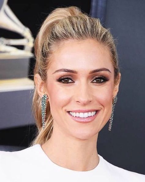 71.1k Likes, 424 Comments - Kristin Cavallari (@kristincavallari) on Instagram: “Grammys ✨ shout out to my fave team @robertsesnek @owengould @danixmichelle” Kristin Cavallari Hair, Kristen Cavallari, Rihanna Makeup, Blonde Hair Transformations, Katherine Jenkins, Hairstyle Idea, Glamour Uk, Best Hairstyle, Beauty Hair Makeup