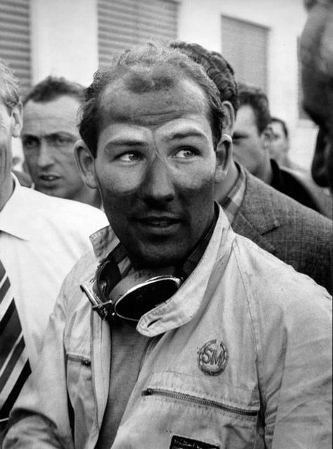 Stirling Moss To Fast To Furious, Stirling Moss, Aryton Senna, Classic Race Cars, Course Automobile, Racing Drivers, Classic Motors, Vintage Race Car, F1 Racing