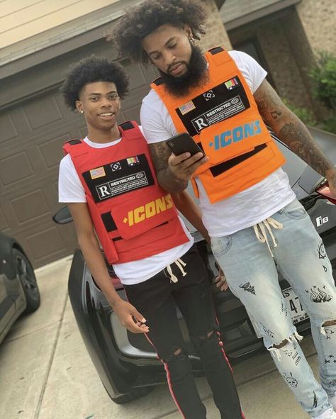 𝙋𝙞𝙣𝙩𝙚𝙧𝙚𝙨𝙩@𝙪𝙙𝙭𝙣𝙩𝙢𝙖𝙩𝙩𝙚𝙧 Famous Guys, Vest Outfits Men, Guys Fashion Casual, Afro Punk Fashion, Gang Culture, Bestie Outfits, Cute Nike Outfits, Vest Outfit, Boys Vest