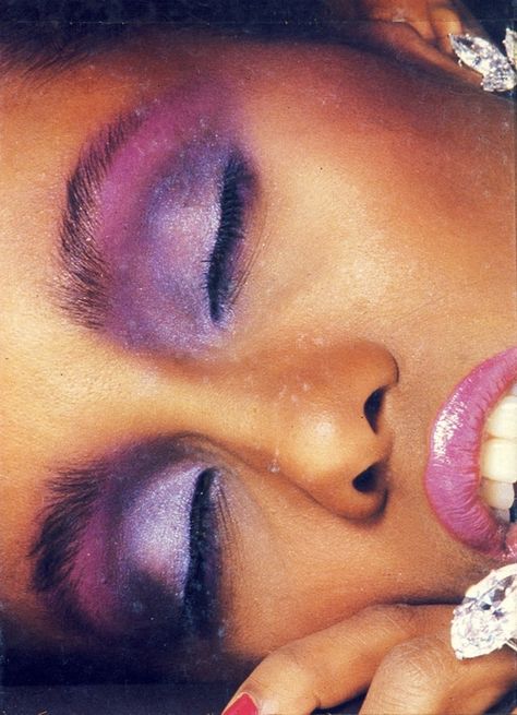 Iman, early 80s 1980 Makeup, 80s Makeup Looks, 80’s Makeup, 1980s Makeup, 80s Makeup, Retro Makeup, 80s Hair, Purple Makeup, Vintage Makeup