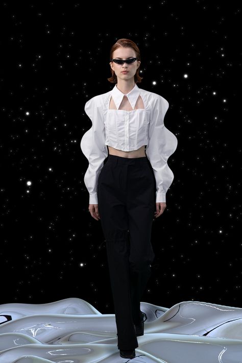 Futuristic Fashion, Minimal Chic, Mode Inspo, 가을 패션, Fashion Details, Fashion Week Spring, Milan Fashion Week, Look Fashion, White Shirt