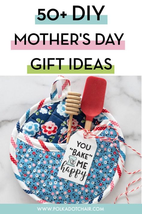 More than 50 DIY Mother's Day gift ideas. Lots of fun things to make for mom, including free printable gift tags and simple sewing patterns #mothersday #mothersdaygift Free Mothers Day Gift Ideas, Mothersday Gifts Idea, Homemade Gifts For Mom, Easy Mother's Day Crafts, Cute Mothers Day Gifts, Homemade Mothers Day Gifts, Diy Gifts For Mom, Free Printable Gift Tags, First Mothers Day Gifts