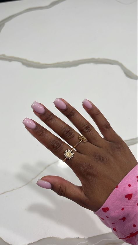 Red Manicure Black Women, Short Red Manicured Nails, Neutral Summer Nail Designs, Whitish Pink Nails, Manicure Black Women, Nails For Office Work, Russian Nails Manicures, Short Overlay Nails, Corporate Nails