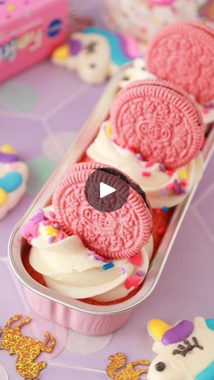 Tin Cake Ideas, Mini Cake Tray, Mini Cake Pan Recipes, Mini Loaf Pan Cake Ideas, Mini Cake Recipes, Mini Cake Pans With Lids Ideas, Mini Loaf Pan Cakes Decorated, Mini Tin Cakes, Mini Cake Tins