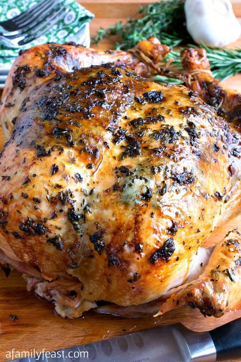 How to make Perfect Herb Roasted Chicken. This is a recipe everyone should have in their collection! Roasted Turkey Recipe, Asian Spices, Oven Roasted Turkey, Herb Roasted Chicken, Easy Oven, Roast Chicken Recipes, Cooking 101, Turkey Recipe, Family Feast