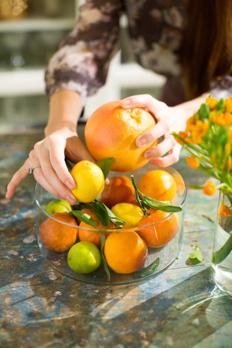 Citrus Centerpiece, Herb Centerpieces, Ranunculus Garden, Fruit Centerpieces, Vase Centerpiece, Citrus Wedding, Simple Centerpieces, Patio Tables, Floral Centerpiece