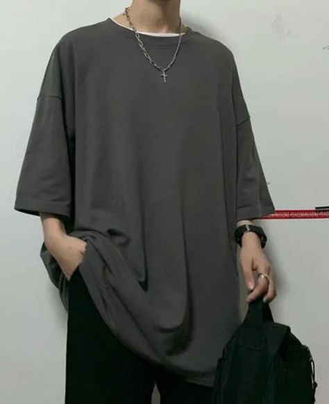 Oversized Plain Shirt For Streetwear, Plain Shirt Outfit, Baggy Cotton T-shirt For Streetwear, Black Oversized Tshirt Outfit Korean, Solid Drop Shoulder T-shirt For Streetwear, Oversized Plain T-shirt For Streetwear, Plain Shorts, Tomboy Outfits, Korea Fashion