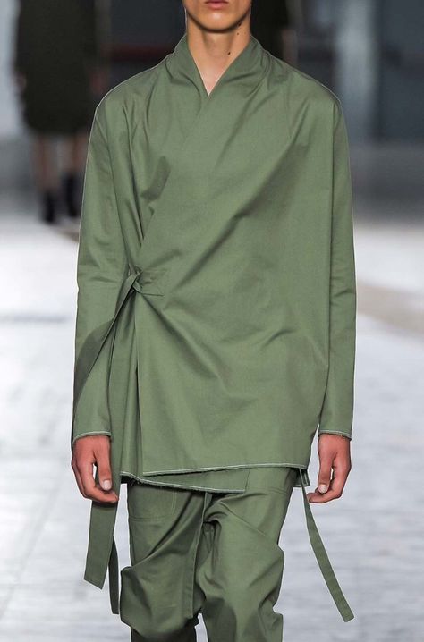 Damir Doma SS16 Kimono Collar, Damir Doma, 2016 Menswear, Mens Fashion Urban, Spring Street Style, Green Outfit, Future Fashion, Street Wear Urban, Kimono Jacket