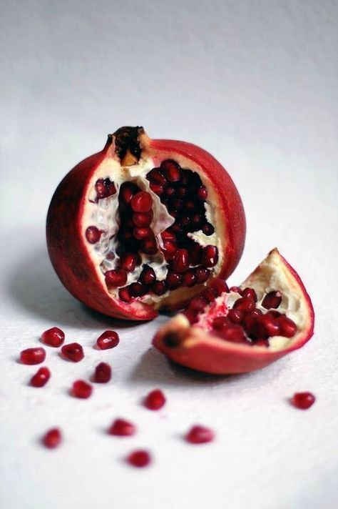 Pomegranate Art, Staying Focused, Boost Energy Naturally, Australian Food, Fruit Shop, Energy Boost, Middle Eastern Recipes, Natural Energy, Artistic Photography