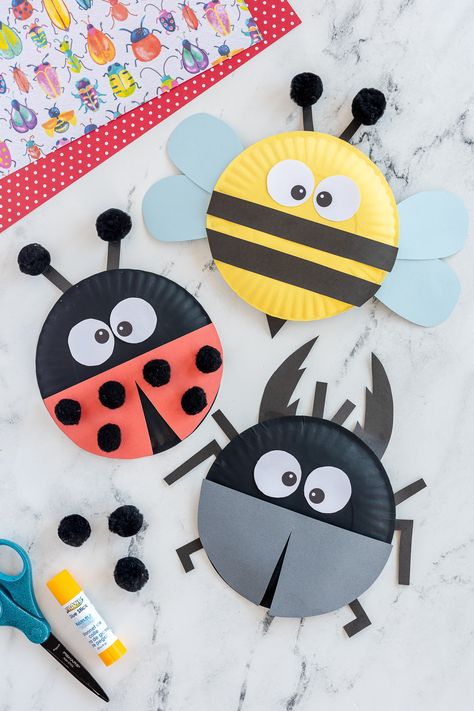 Paper Plate Insects Bug Crafts For Kids, Made To Be A Momma, Summer Arts And Crafts, Insect Crafts, Bug Crafts, Handprint Crafts, Paper Roll Crafts, Kindergarten Crafts, Paper Plate Crafts