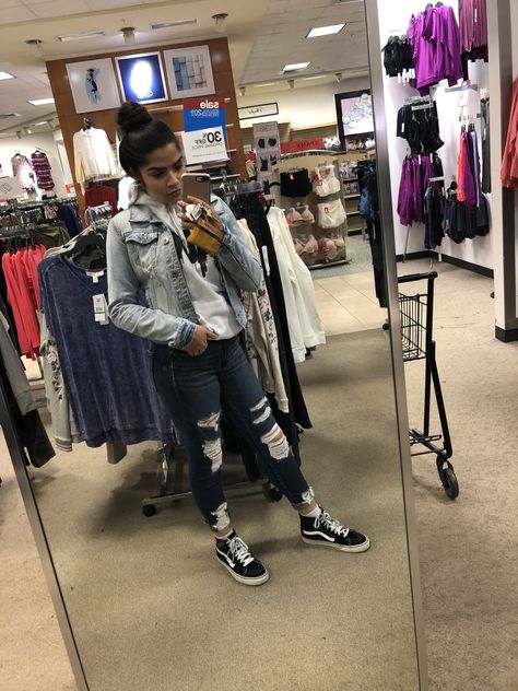 High Top Vans Outfit, American Eagle Hoodies, White Hoodie Outfit, Light Wash Jeans Outfit, Light Jeans Outfit, Wash Jeans Outfit, Vans Outfits, Outfit Poses, Obey Hoodie