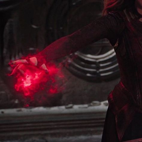 Romani Scarlet Witch, Comic Scarlet Witch, Wanda Comic, Scarlet Witch Aesthetic, Pink Powers, Comic Wanda, Aesthetic Comic, Chaos Aesthetic, Romani Wanda