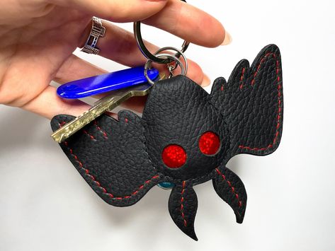 Mothman Wallet for AirTag Kawaii Leather Cryptid Holder for - Etsy Mothman Crafts, Beginner Leather Projects, Bat Keychain, Air Tag, Leather Craft Patterns, Insta Ideas, Metal Accessories, Leather Projects, Leather Work