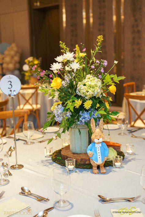 Peter Rabbit Baby Shower Centerpieces, Peter Rabbit Table Decorations, Peter Rabbit Tablescape, Peter Rabbit First Birthday Boys, Peter Rabbit Birthday Party Decorations, Rabbit First Birthday Party, Cute Garden Decor, Peter Rabbit First Birthday, Garden Dessert