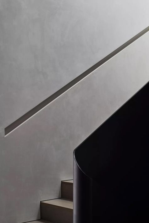 Stair Lights Indoor, Indoor Stairs, Spatial Planning, Hand Railing, Stairs Lighting, Straight Stairs, Holistic Design, Mim Design, Black Stairs