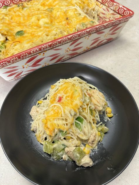 Easy Chicken Spaghetti with Pepper Jack Cheese - The Lazy K Kitchen Oven Dinners, Easy Chicken Spaghetti, Baked Chicken Spaghetti, Chicken Spaghetti Casserole, Crockpot Pork Chops, Spaghetti Casserole, Easy Chicken Pot Pie, Chicken Spaghetti, Sauteed Chicken