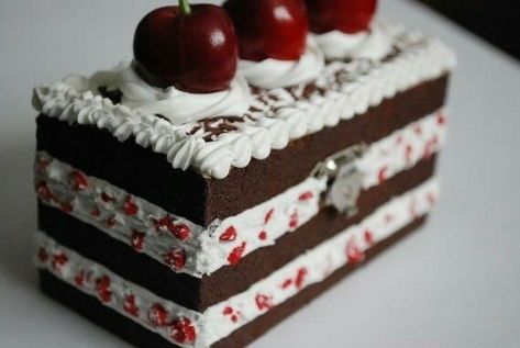 Cake Boxes Diy, Black Forest Gateau, Fake Cakes, Clay Box, Clay Diy Projects, Fake Cake, Fake Bake, Diy Baking, Fake Food