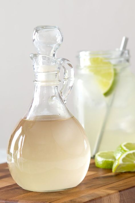 Sweeten up Your Drinks With a Keto Simple Syrup Fruit Simple Syrup, Keto Simple Syrup, Keto Syrup, Homemade Sour Mix, Keto Simple, Simple Syrup Recipe, Cinnamon Simple Syrup, Flavored Margaritas, Sugar Free Drinks