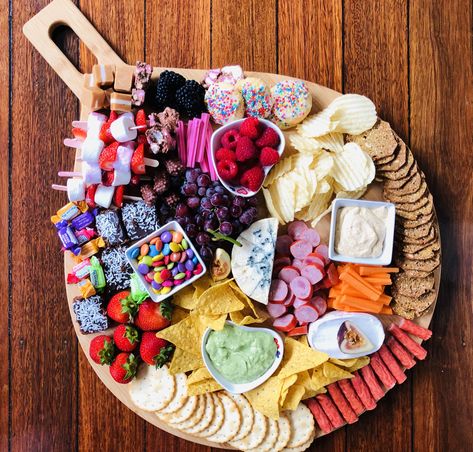 Sweet And Savoury Grazing Platter, Grazing Boxes, Grazing Platter, Platter Ideas, Snack Platter, Kitty Party, Salty Snacks, Cat Party, Food Platters