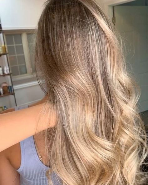 Hair Color Guide, Honey Blonde Hair, Blonde Hair Inspiration, Blonde Hair Shades, Balayage Hair Blonde, Blonde Hair Looks, Shades Of Blonde, Hair Shades, Brown Blonde Hair