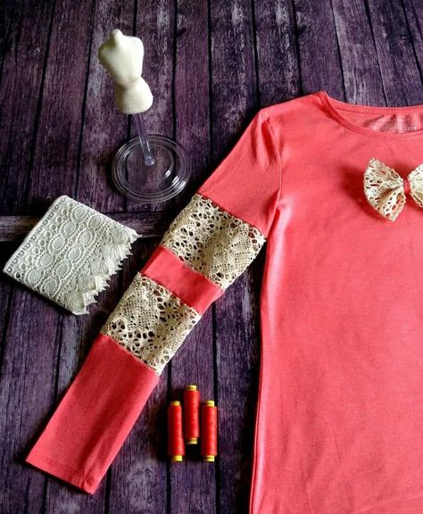 Long Sleeve Shirt Diy, Diy Lace Shirt, Shirt Upcycle Diy, T Shirt Refashion, T Shirt Reconstruction, Shirt Makeover, Hot Topic Clothes, Cut Up Shirts, Tshirt Makeover