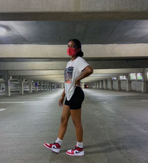 #nike #streetwear #jordan1 #outfit #bikershorts #graphictee #mask Summer Outfit Jordans, Jordan Style Outfits, Outfits With Jordan 1s, Jordan 1 Outfit Women, Jordan Fits, Cute Sporty Outfits, Jordan 1 Outfit, Nike Streetwear, Looks Pinterest