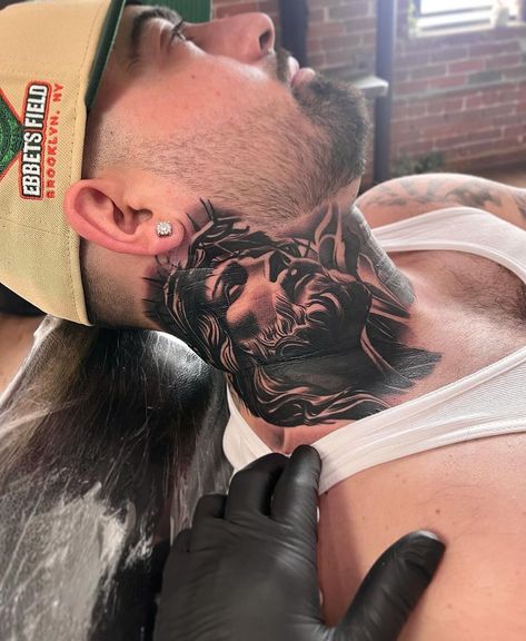 Jesus Neck Tattoo, God Neck Tattoo, San Judas Wallpaper Iphone, Angel Neck Tattoo, Faith Tattoos, Front Neck Tattoo, Unique Hand Tattoos, Jesus Tattoo Design, Catholic Tattoos