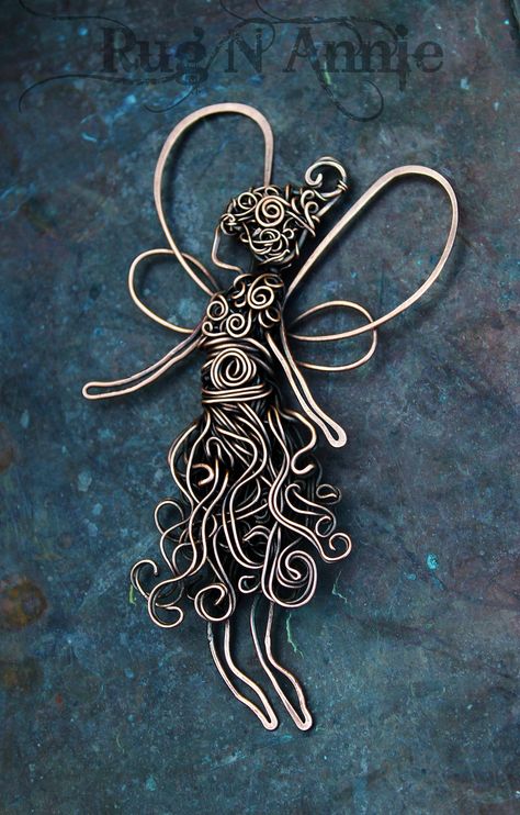 A sweet little Sprite made with copper wire. :)  My first Fairy. Wire Wrapped Fairy, Copper Wire Pendant, Things To Make With Copper Wire, Sprite Soda, Drátěná Socha, Copper Wire Crafts, Wire Fairy, Art Fil, Copper Wire Art