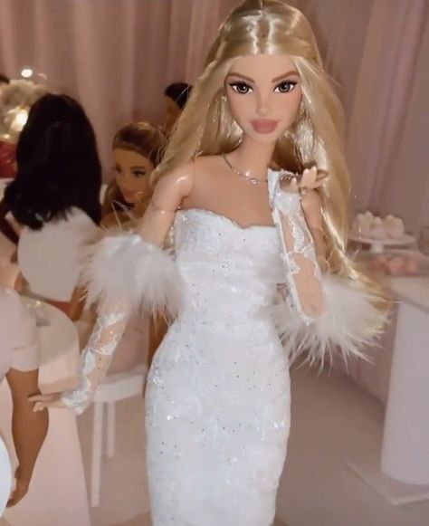 Pretty Barbies Dolls Pictures, Barbie Office Outfit, Barbie Aesthetic Doll, Chanel Oberlin Barbie, Barbie Doll Wedding Dresses, Barbie Doll Aesthetic, Chanel Barbie, Barbie Chelsea Doll, Chanel Oberlin