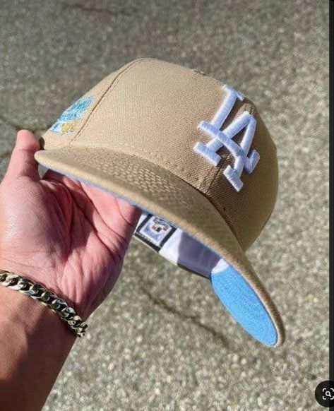 Takuache Outfits Guys, La Dodgers Hat, Dodgers Hat, Streetwear Caps, Custom Fitted Hats, Swag Hats, Streetwear Hats, Guys Fits, Dope Hats